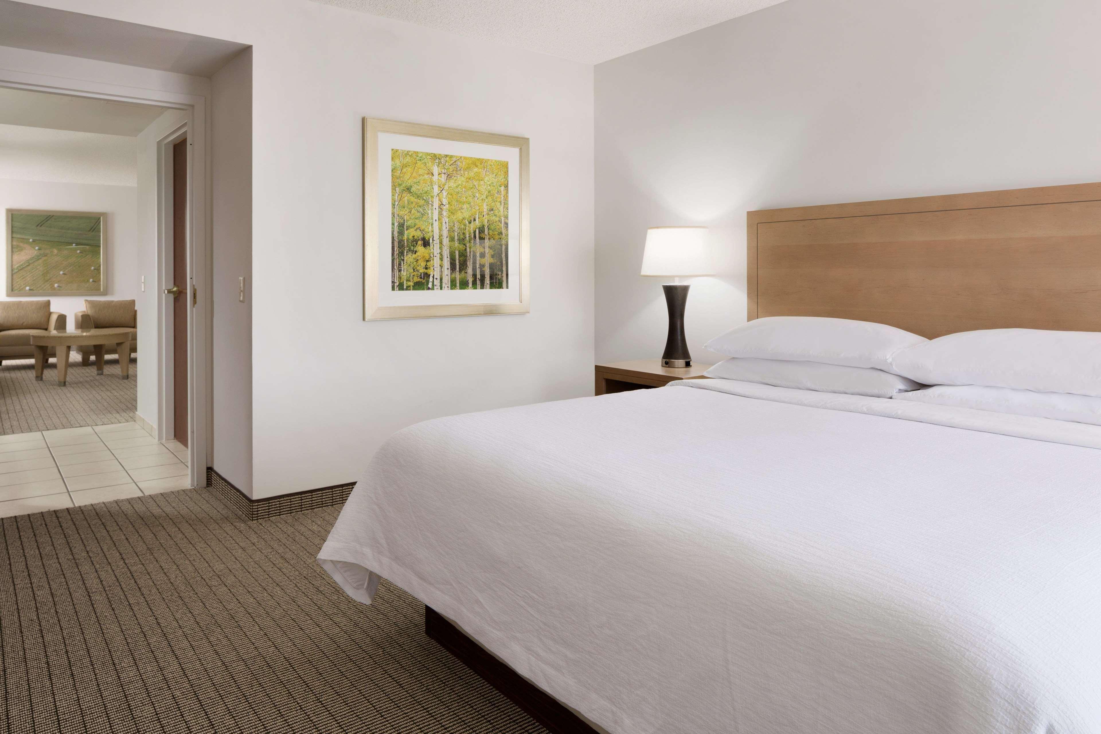 Embassy Suites By Hilton Denver International Airport Exterior photo