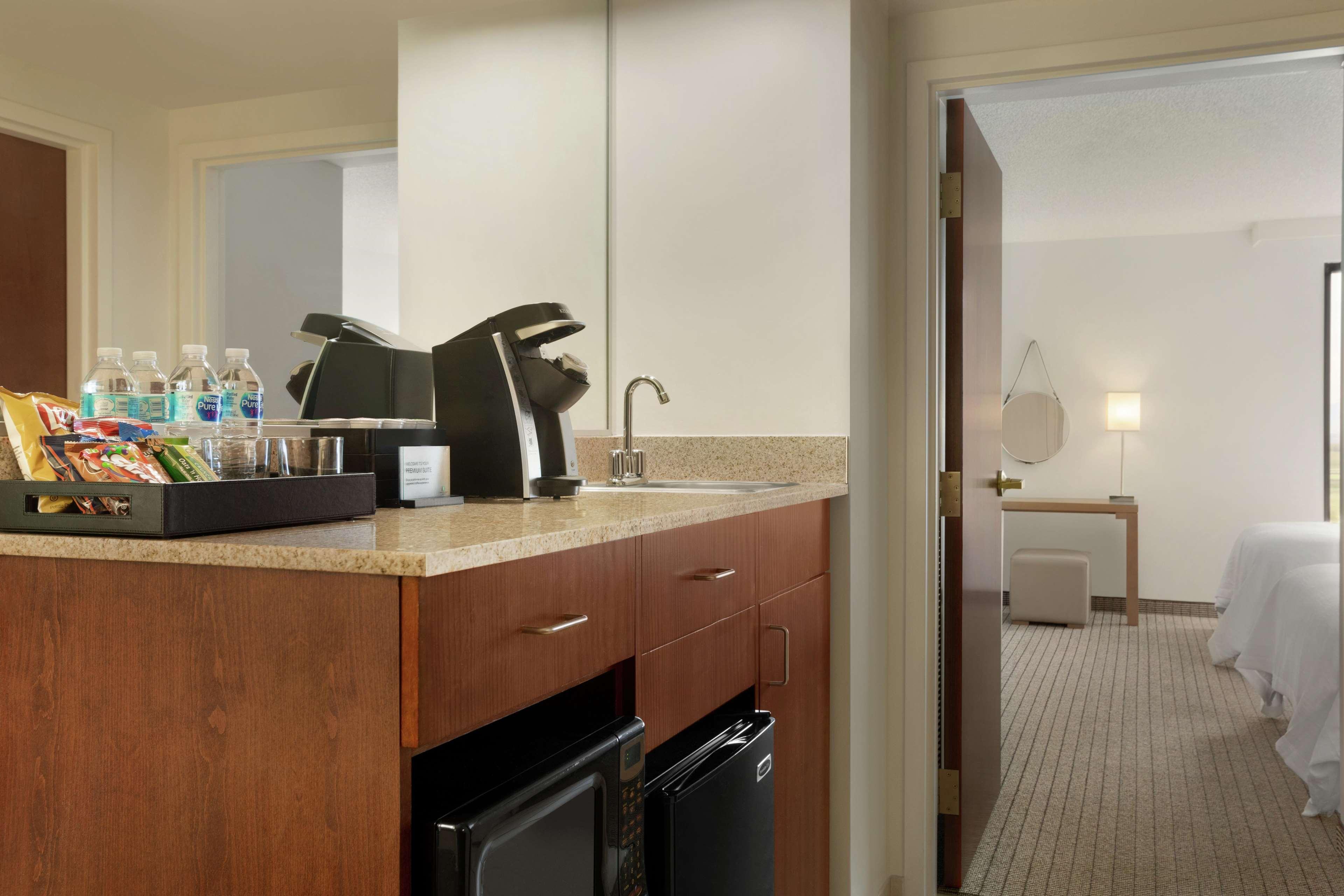Embassy Suites By Hilton Denver International Airport Exterior photo