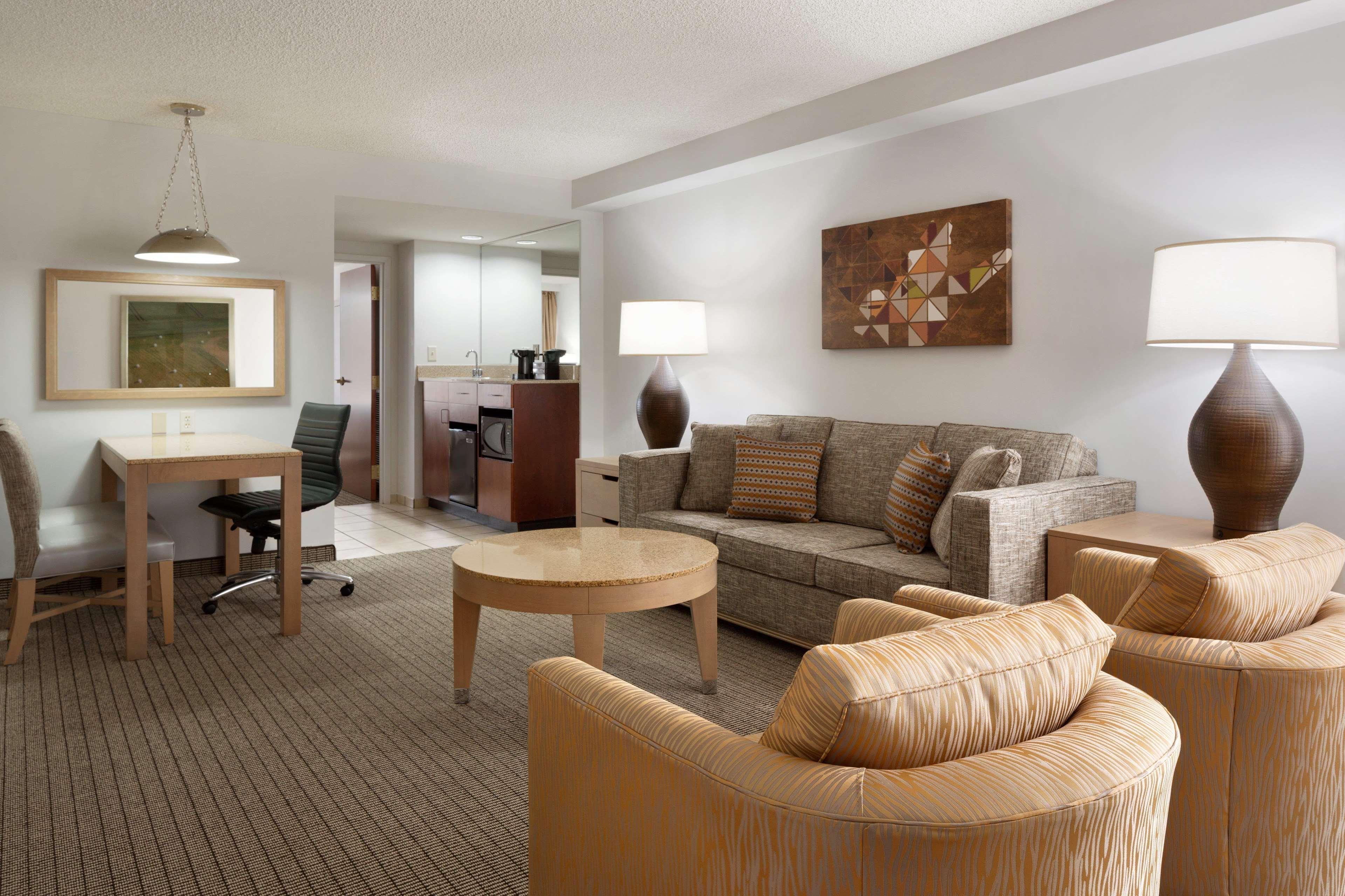 Embassy Suites By Hilton Denver International Airport Exterior photo