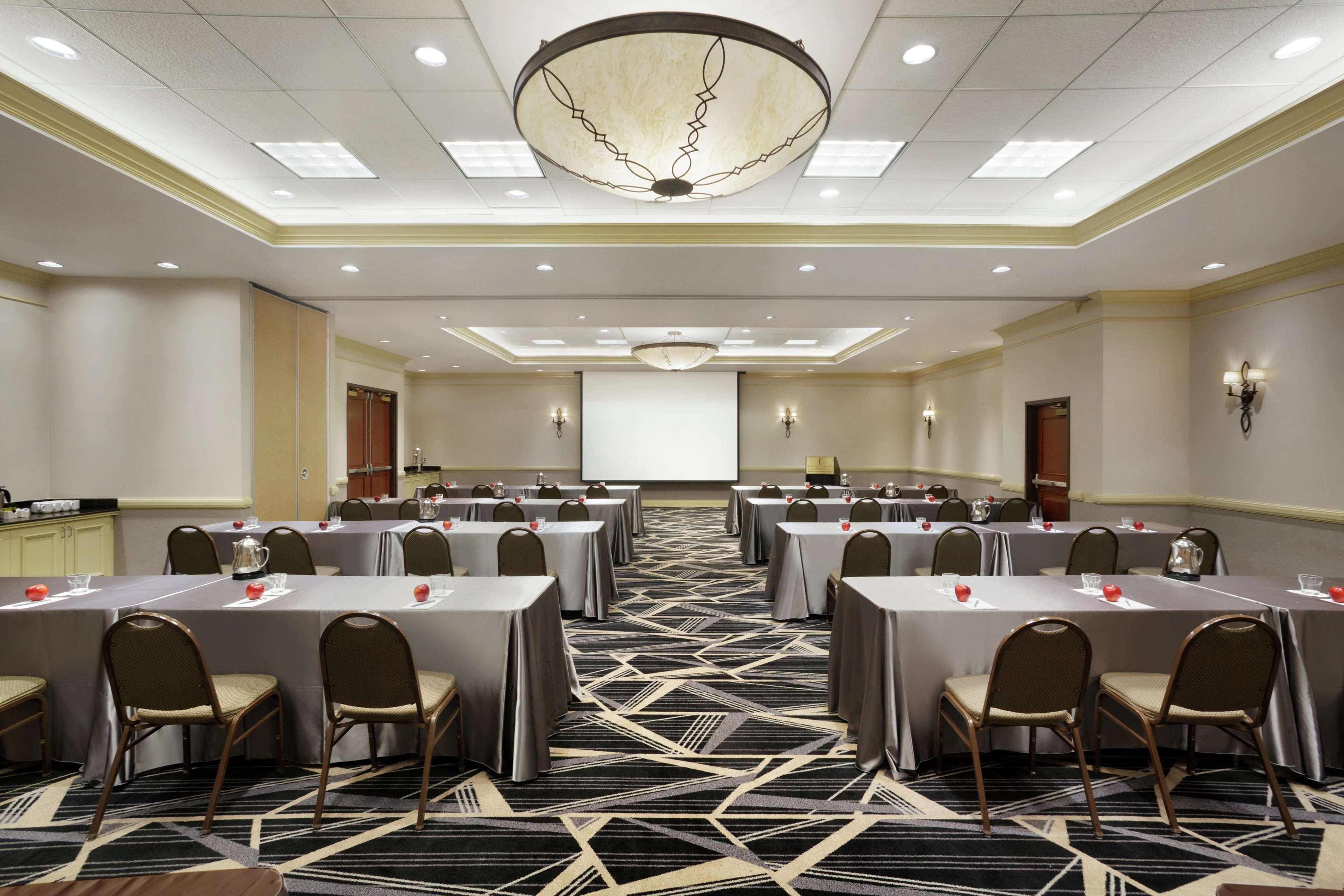 Embassy Suites By Hilton Denver International Airport Exterior photo