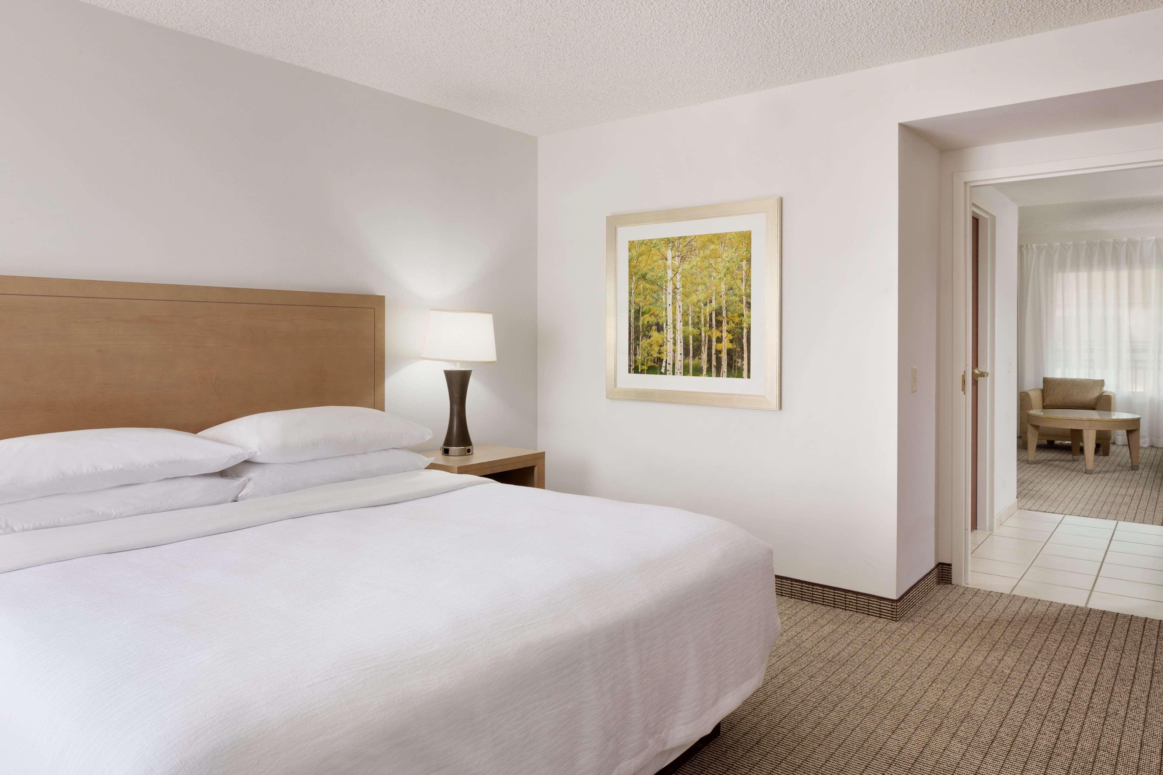 Embassy Suites By Hilton Denver International Airport Exterior photo