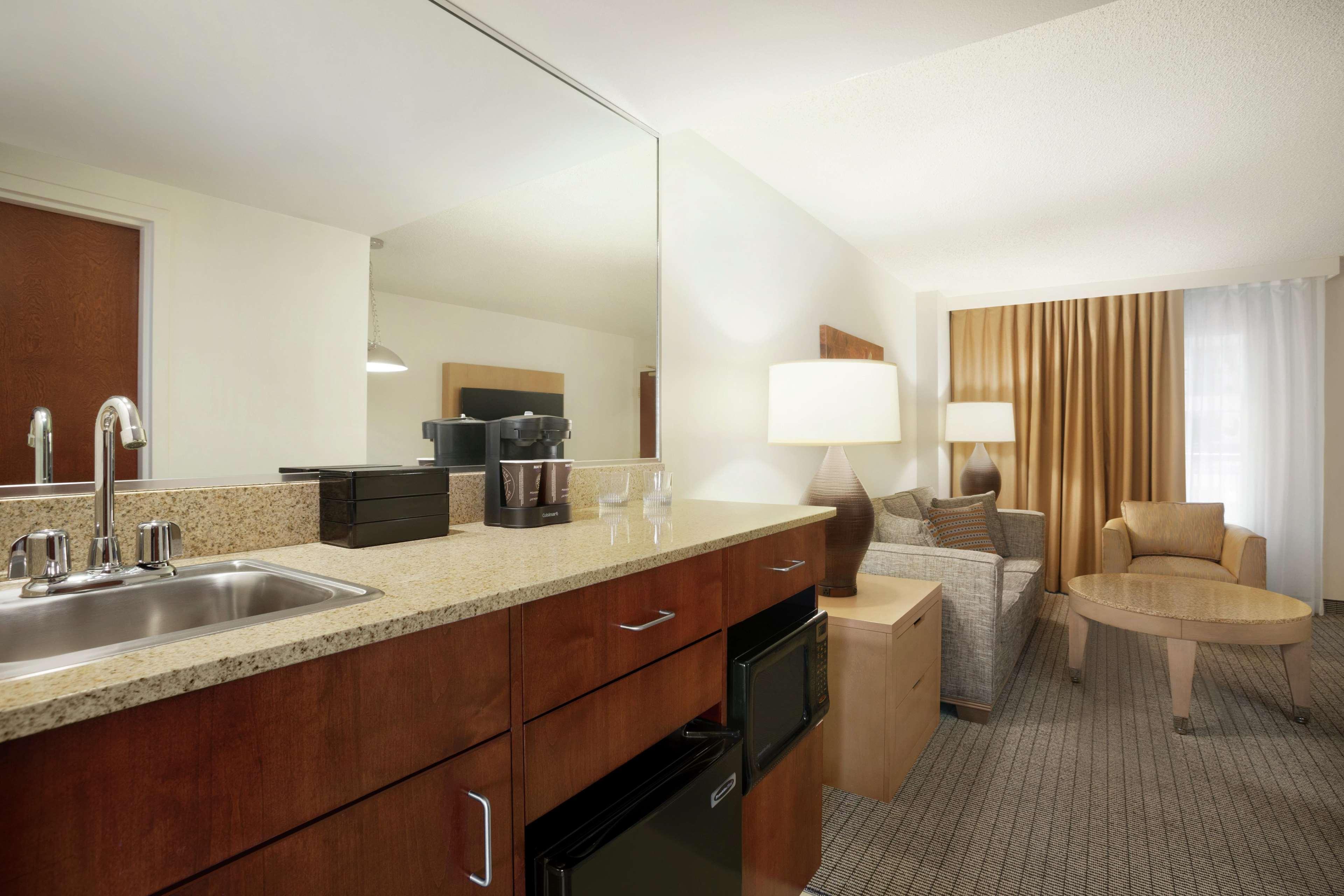 Embassy Suites By Hilton Denver International Airport Exterior photo