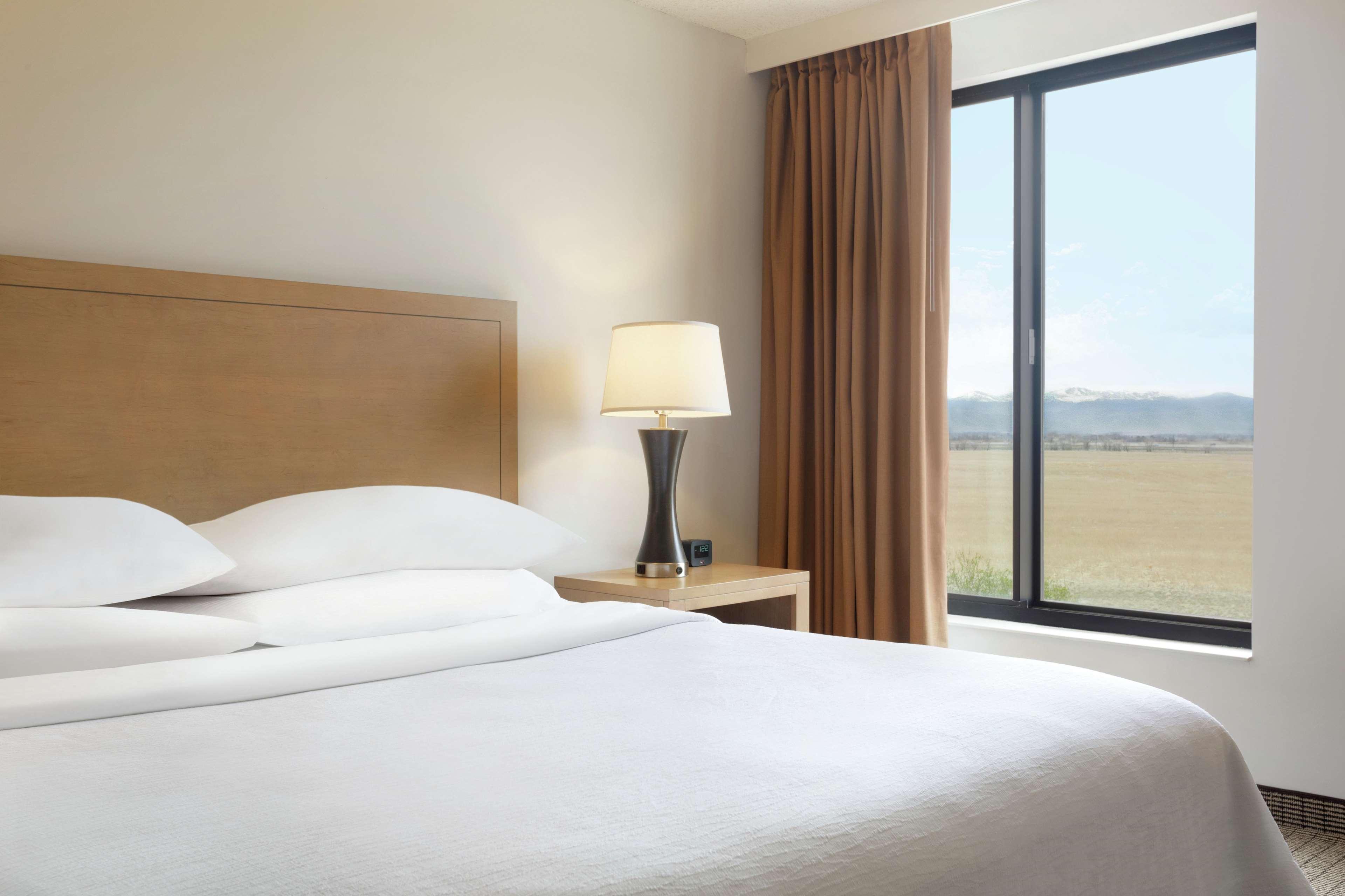 Embassy Suites By Hilton Denver International Airport Exterior photo