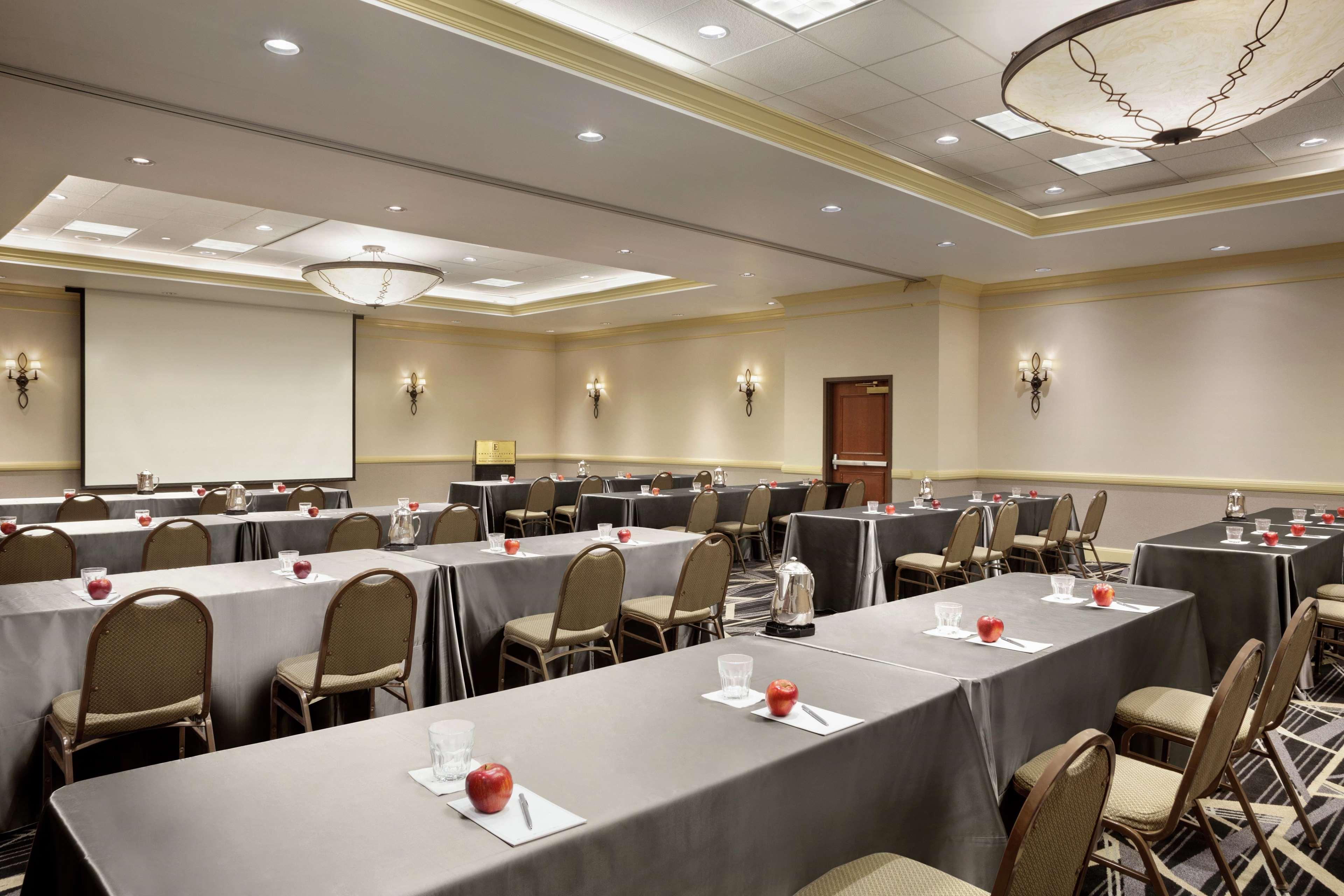 Embassy Suites By Hilton Denver International Airport Exterior photo