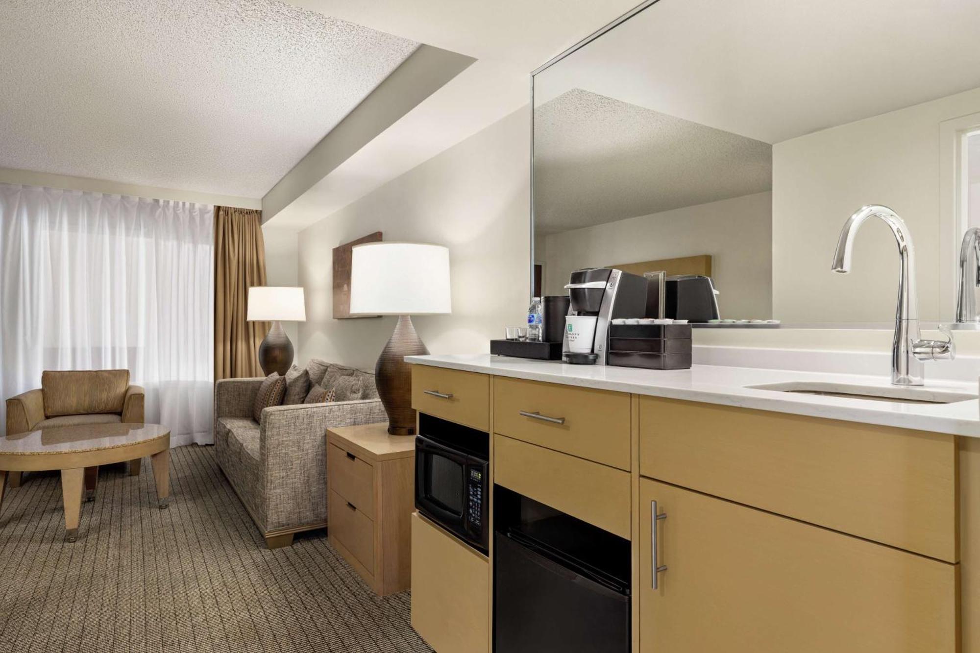 Embassy Suites By Hilton Denver International Airport Exterior photo