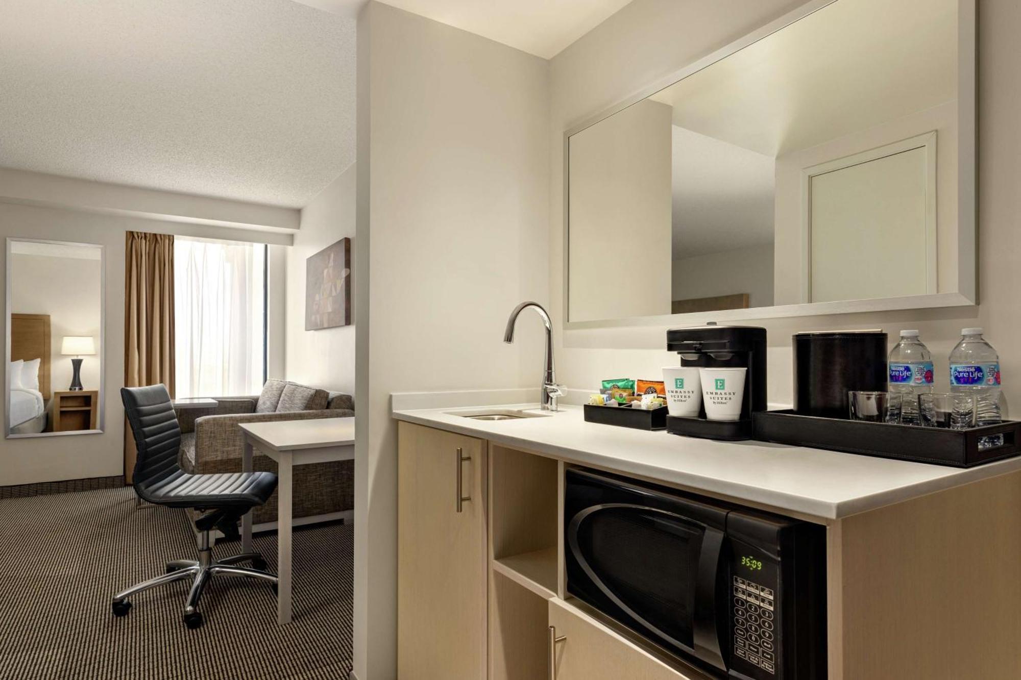 Embassy Suites By Hilton Denver International Airport Exterior photo