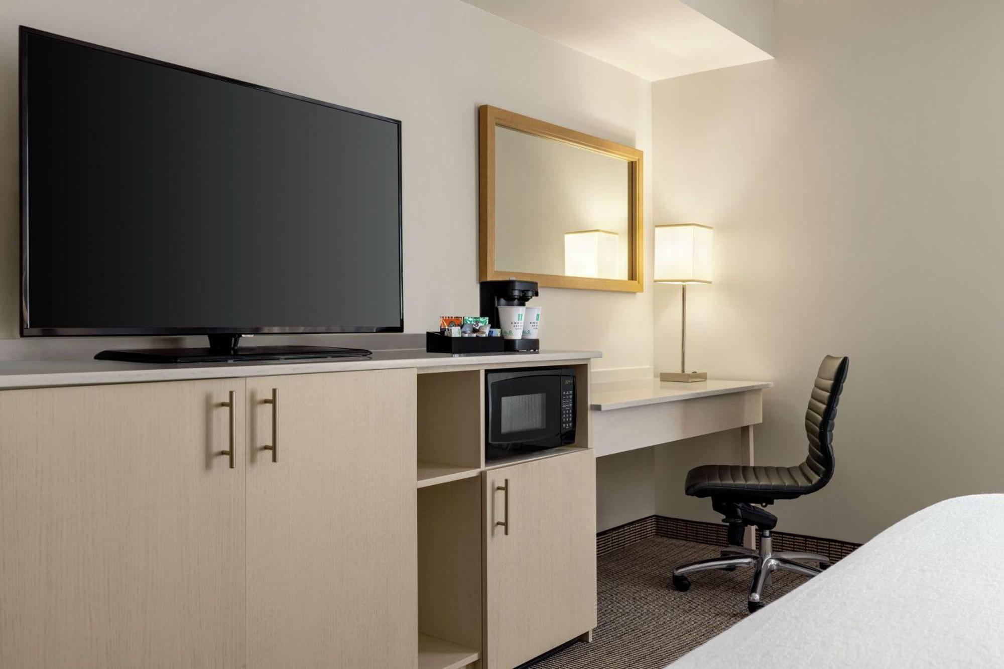 Embassy Suites By Hilton Denver International Airport Exterior photo