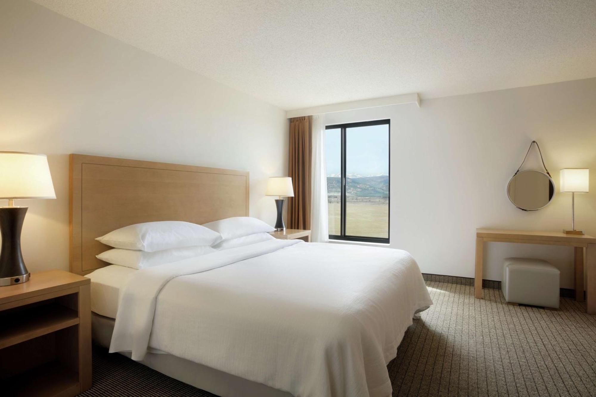 Embassy Suites By Hilton Denver International Airport Exterior photo