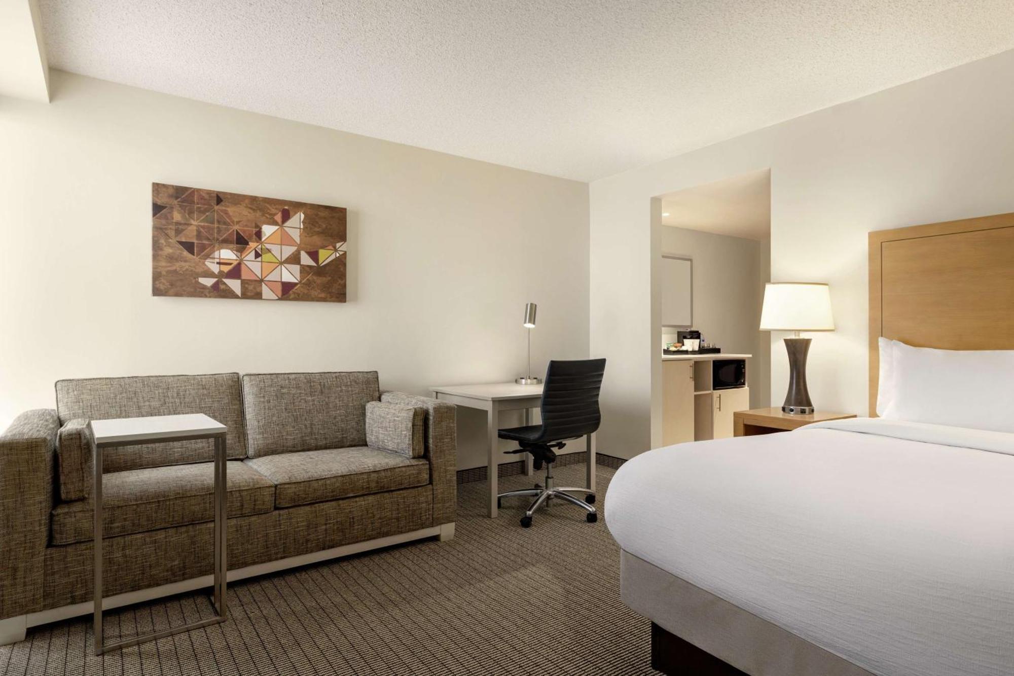 Embassy Suites By Hilton Denver International Airport Exterior photo