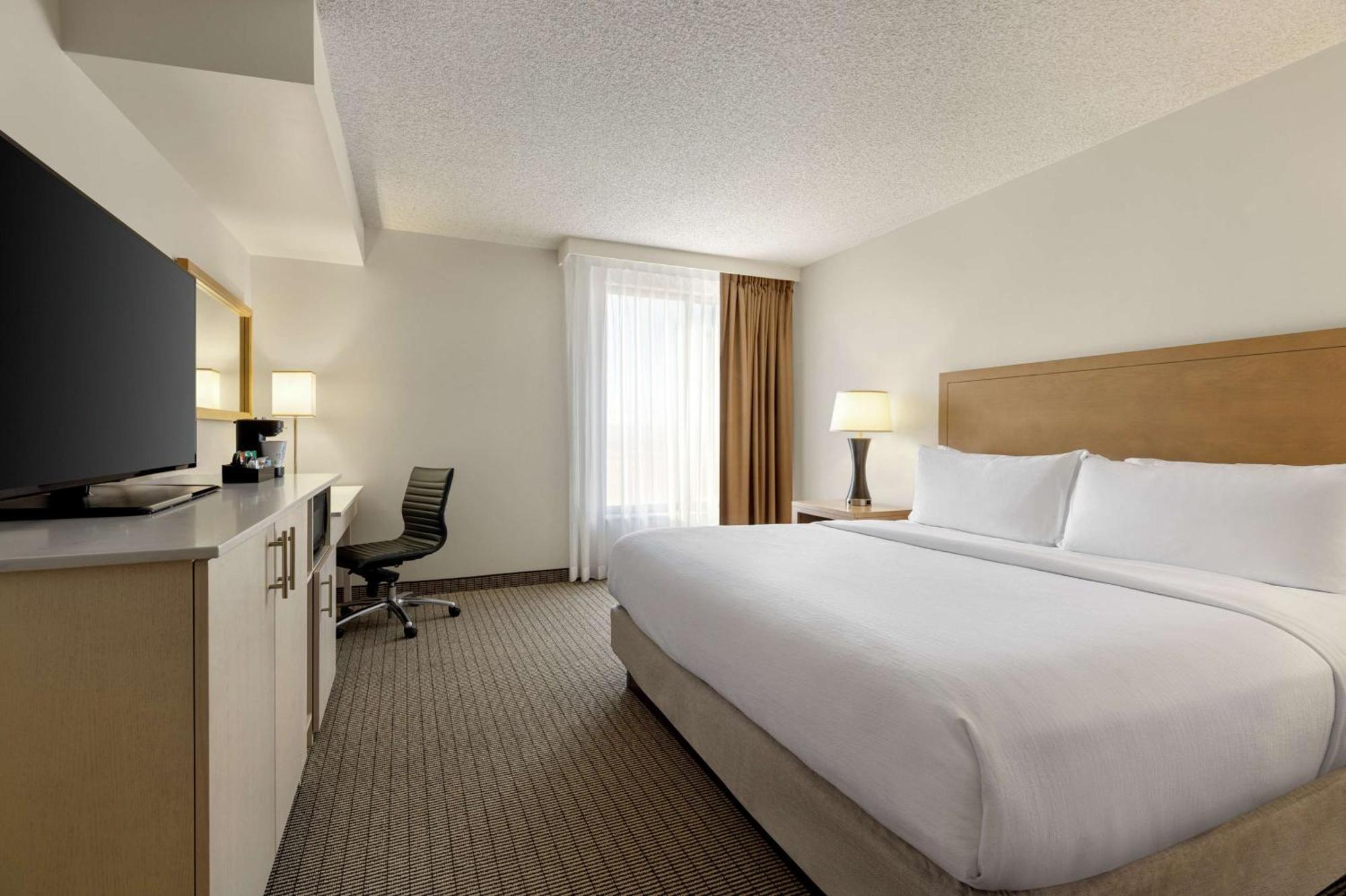 Embassy Suites By Hilton Denver International Airport Exterior photo